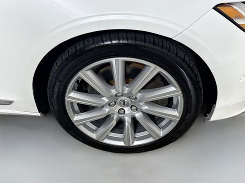 Used 2018 Volvo S90 T6 Inscription w/ Convenience Package image 32