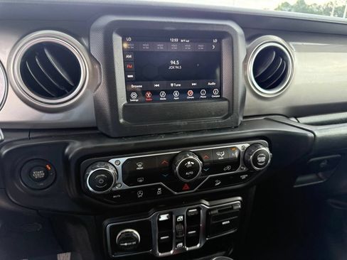 Used 2020 Jeep Wrangler Unlimited Sahara AWD/4WD image 10