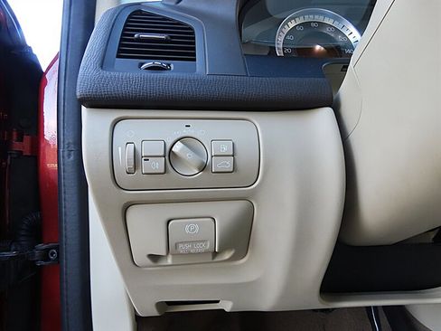 Used 2013 Volvo XC60 T6 image 12