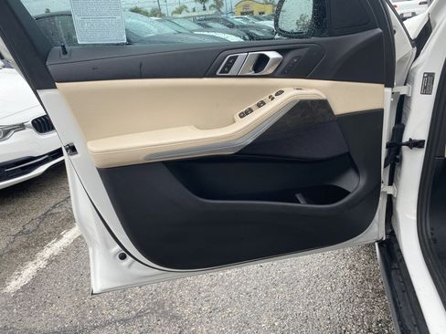 Used 2020 BMW X5 sDrive40i w/ Premium Package image 16