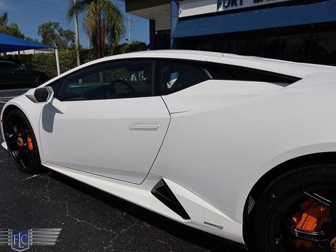 Used 2023 Lamborghini Huracan Tecnica RWD image 11