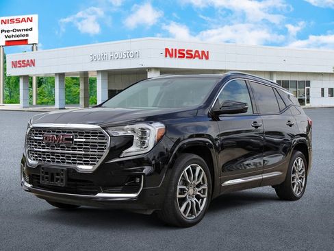 Used 2024 GMC Terrain Denali w/ Denali Premium Package image 2