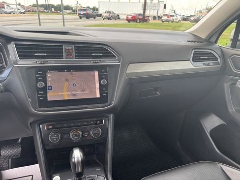 Used 2021 Volkswagen Tiguan SEL FWD image 11
