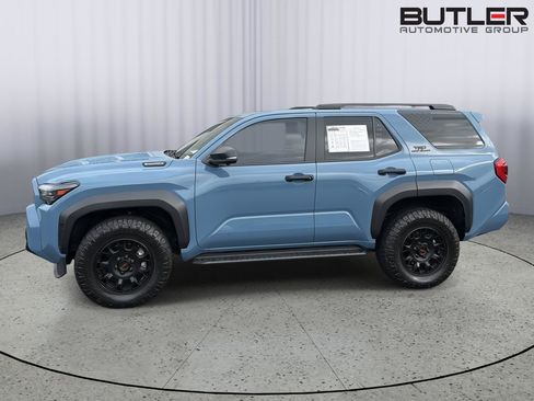Used 2025 Toyota 4Runner TRD Off-Road Premium AWD/4WD image 3
