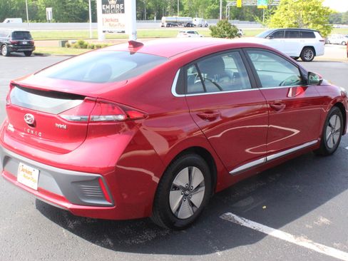 Used 2022 Hyundai Ioniq SE FWD image 6