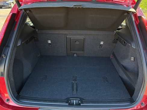 Used 2019 Volvo XC40 T5 Momentum image 12