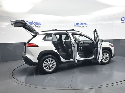 Used 2022 Toyota Corolla Cross LE FWD image 52