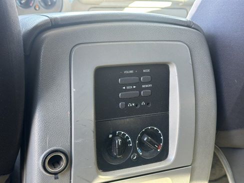 Used 2006 Ford Expedition XLT AWD/4WD image 10