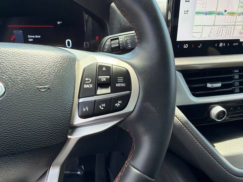 Used 2025 Ford Explorer Active RWD image 31