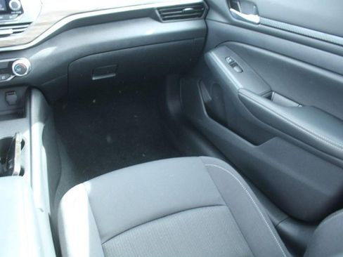 Used 2025 Nissan Altima 2.5 SV image 16
