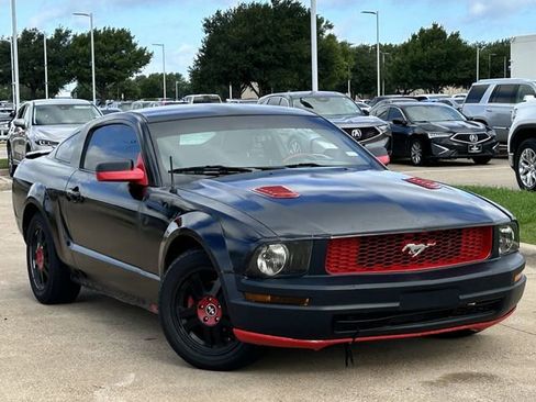 Used 2007 Ford Mustang Premium RWD image 2