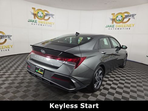 Used 2025 Hyundai Elantra Sport FWD image 9