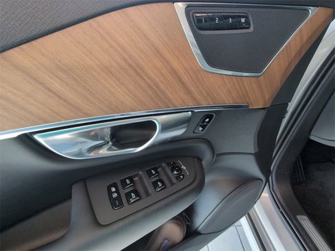 Used 2025 Volvo XC90 B6 Plus image 18