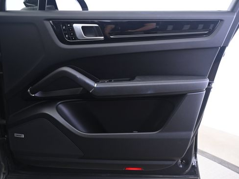 Certified 2020 Porsche Cayenne AWD/4WD image 20