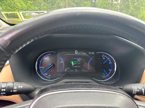 Used 2020 Toyota RAV4 Limited AWD/4WD image 16