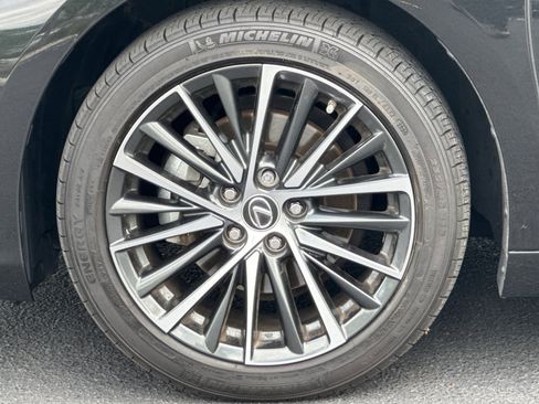 Used 2025 Lexus ES 300h w/ Premium Package FWD image 12