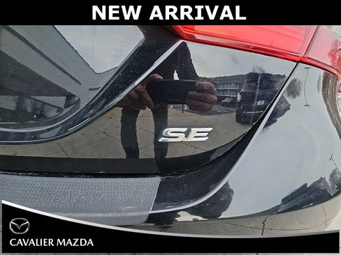 Used 2019 Toyota Camry SE image 30