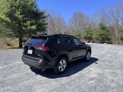 Used 2019 Toyota RAV4 LE AWD/4WD image 5