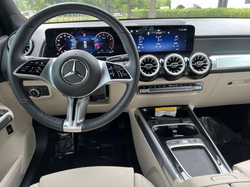Certified 2025 Mercedes-Benz GLB 250 4MATIC image 30
