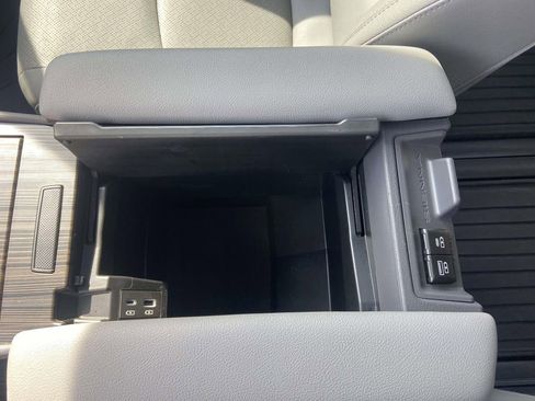 Used 2024 Toyota Sienna Limited FWD image 26