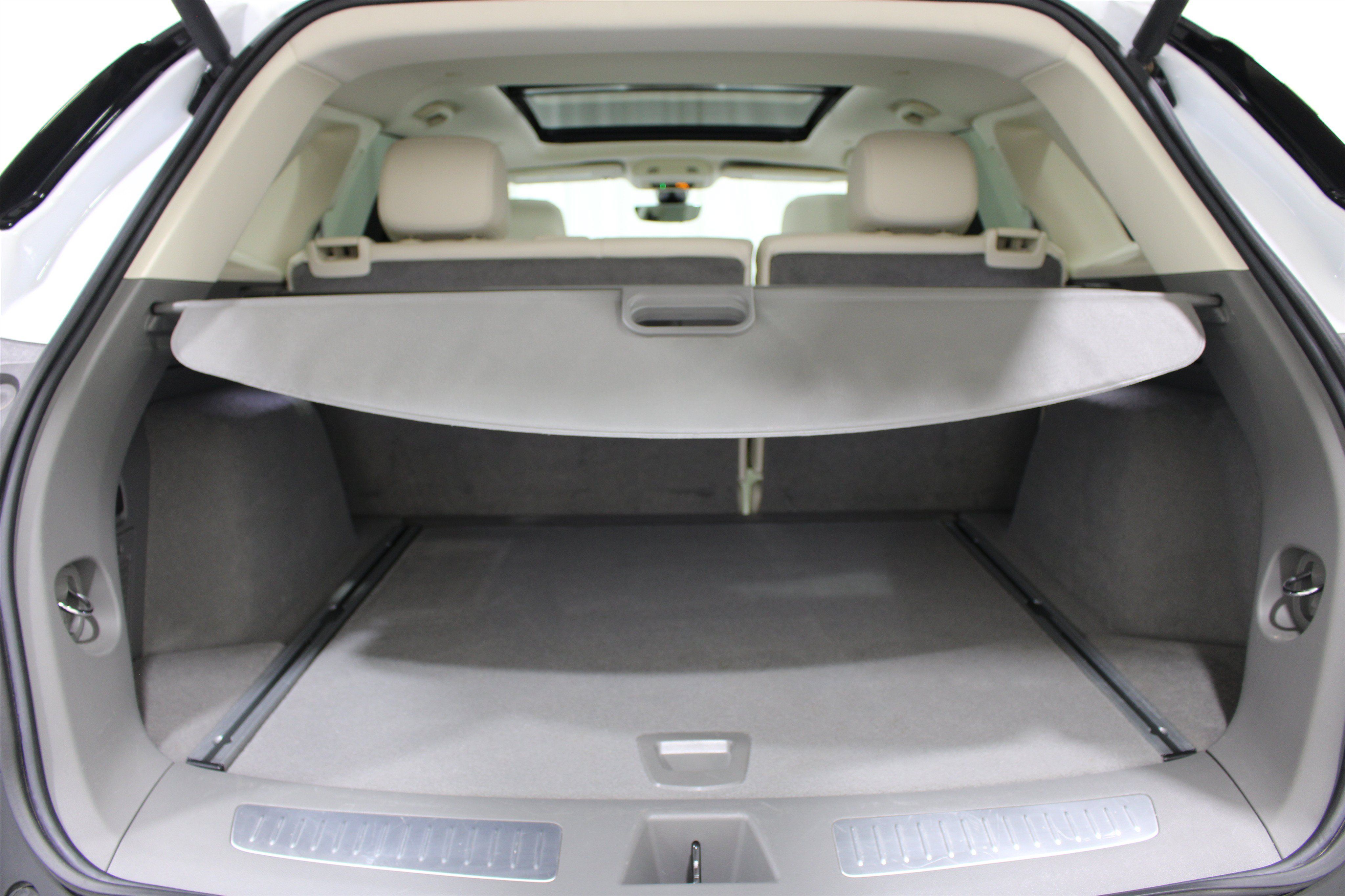 Used 2025 Cadillac XT5 Premium Luxury w/ Technology Package AWD/4WD image 27