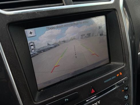 Used 2017 Ford Explorer Limited image 19