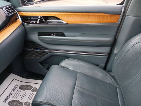 Used 2022 Jeep Grand Wagoneer Series II w/ Premium Group II AWD/4WD image 14