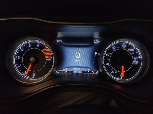 Used 2019 Jeep Cherokee Limited w/ Luxury Group FWD image 23