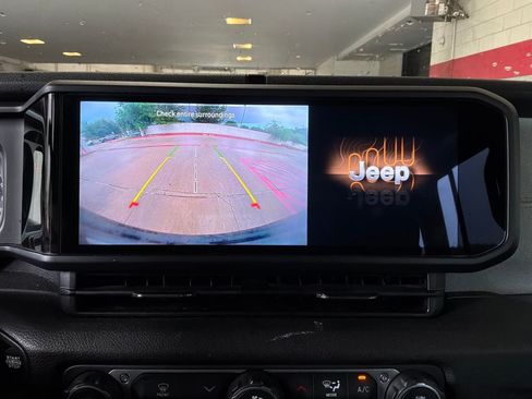 Used 2025 Jeep Wrangler Unlimited Sport AWD/4WD image 30