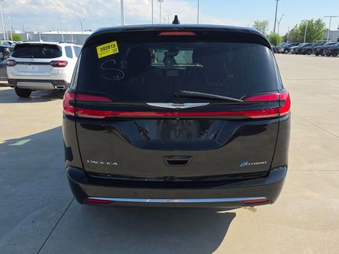 Used 2022 Chrysler Pacifica Limited image 4