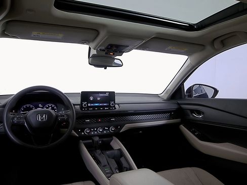 Used 2024 Honda Accord EX image 12