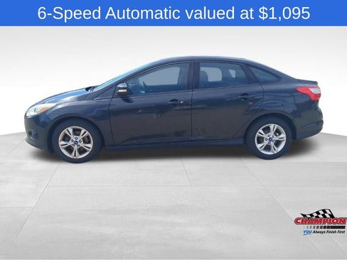 Used 2013 Ford Focus SE w/ SE Winter Pkg FWD image 2