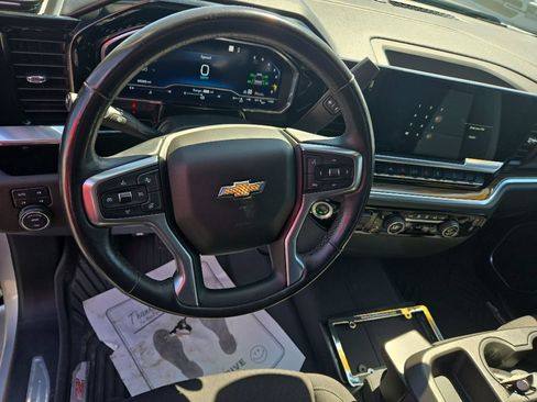 Used 2022 Chevrolet Silverado 1500 LT w/ Z71 Off-Road Package AWD/4WD image 15