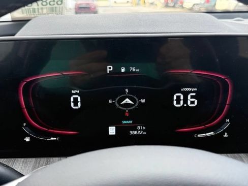 Used 2024 Kia Telluride EX w/ EX Captain's Chair Package AWD/4WD image 29