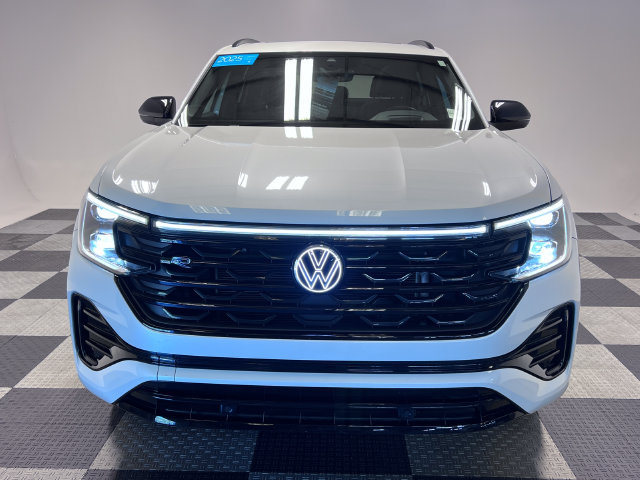 Certified 2025 Volkswagen Atlas Cross Sport SEL R-Line AWD/4WD image 2