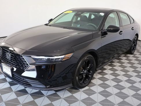 Used 2025 Honda Accord SE image 4