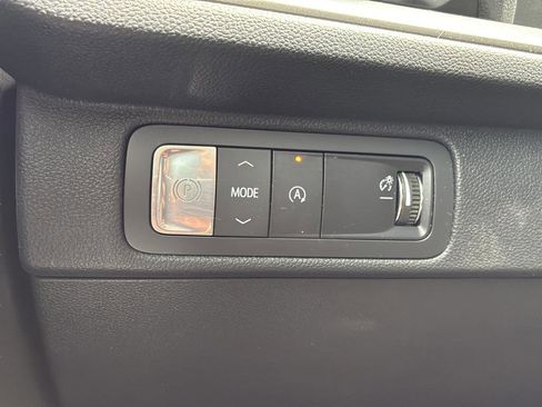 Used 2025 Chevrolet Traverse LT FWD image 42