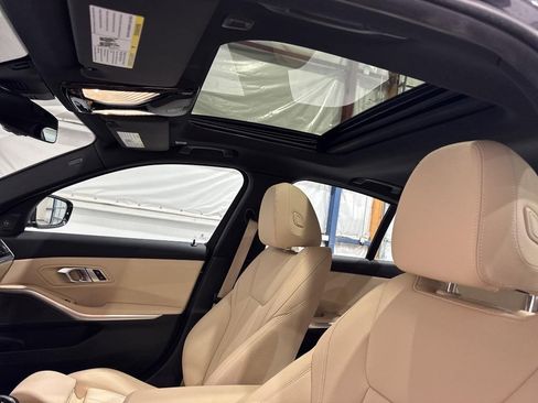 Used 2019 BMW 330i Sedan w/ Premium Package image 5