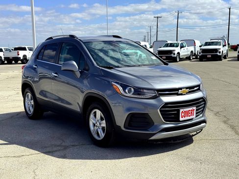Used 2019 Chevrolet Trax LT w/ LT Convenience Package image 4