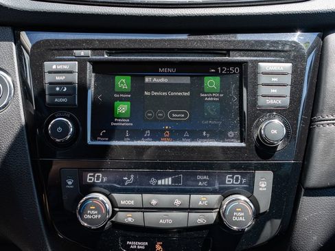 Used 2018 Nissan Rogue SL AWD/4WD image 16