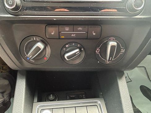 Used 2016 Volkswagen Jetta SE FWD image 24