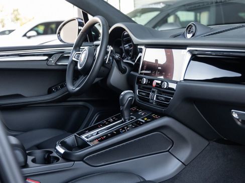 Certified 2026 Porsche Macan image 47