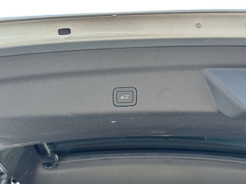 Used 2025 Chevrolet Suburban Premier image 12