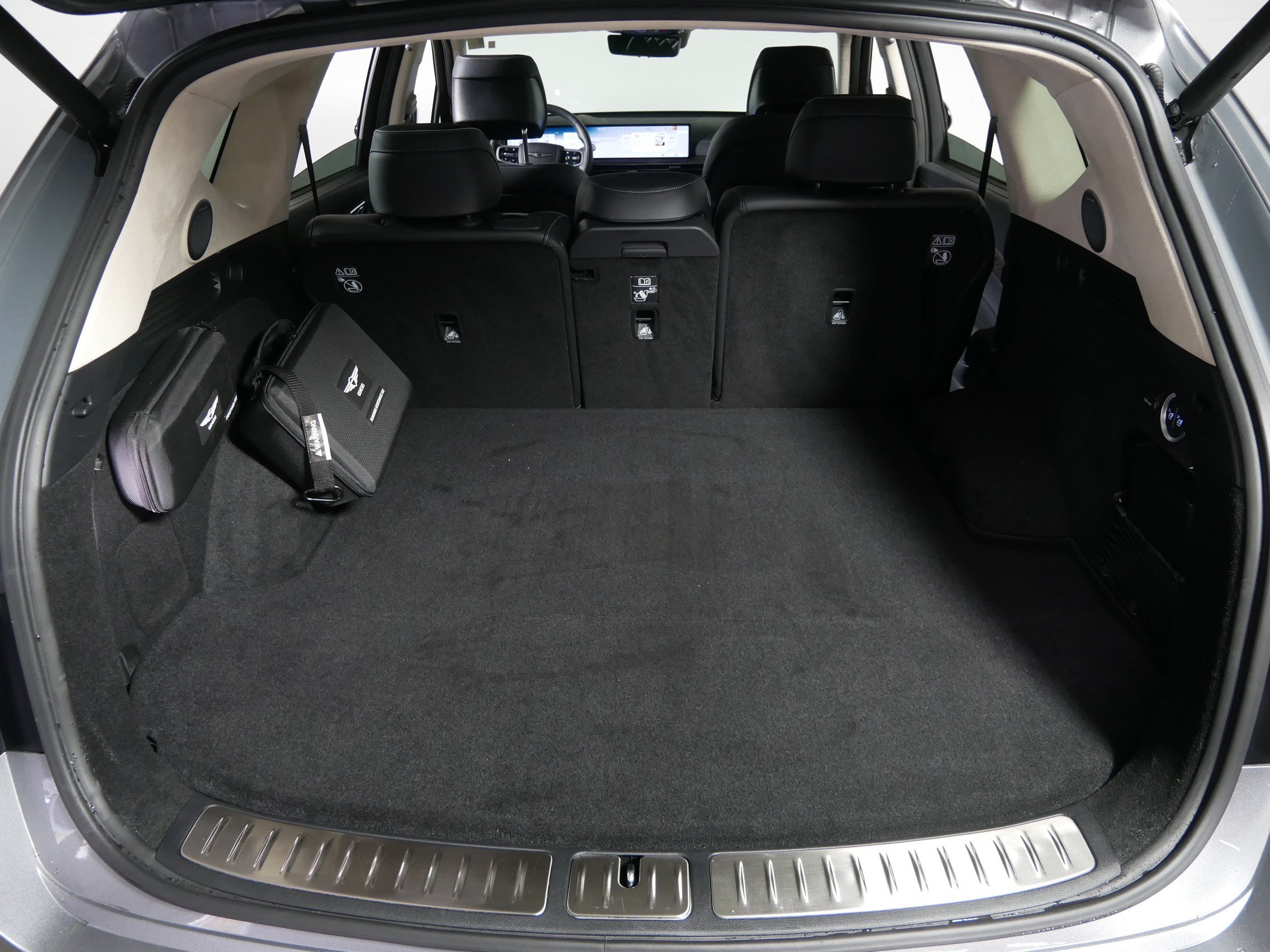 Certified 2025 Genesis GV80 3.5T Prestige AWD/4WD image 18