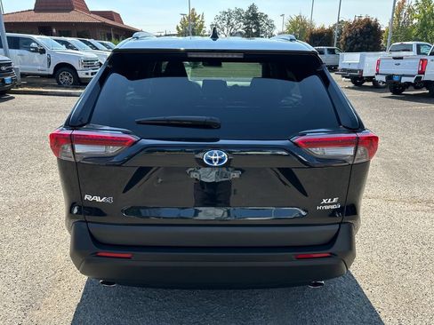 Used 2023 Toyota RAV4 XLE AWD/4WD image 5