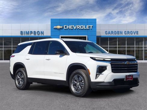 New 2026 Chevrolet Traverse LT image 1