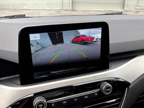 Used 2021 Ford Escape SE image 23