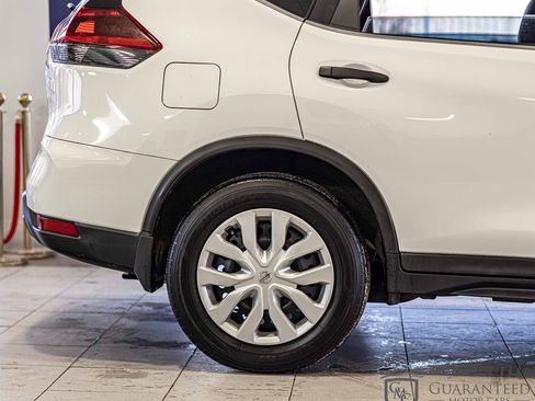 Used 2019 Nissan Rogue S image 9