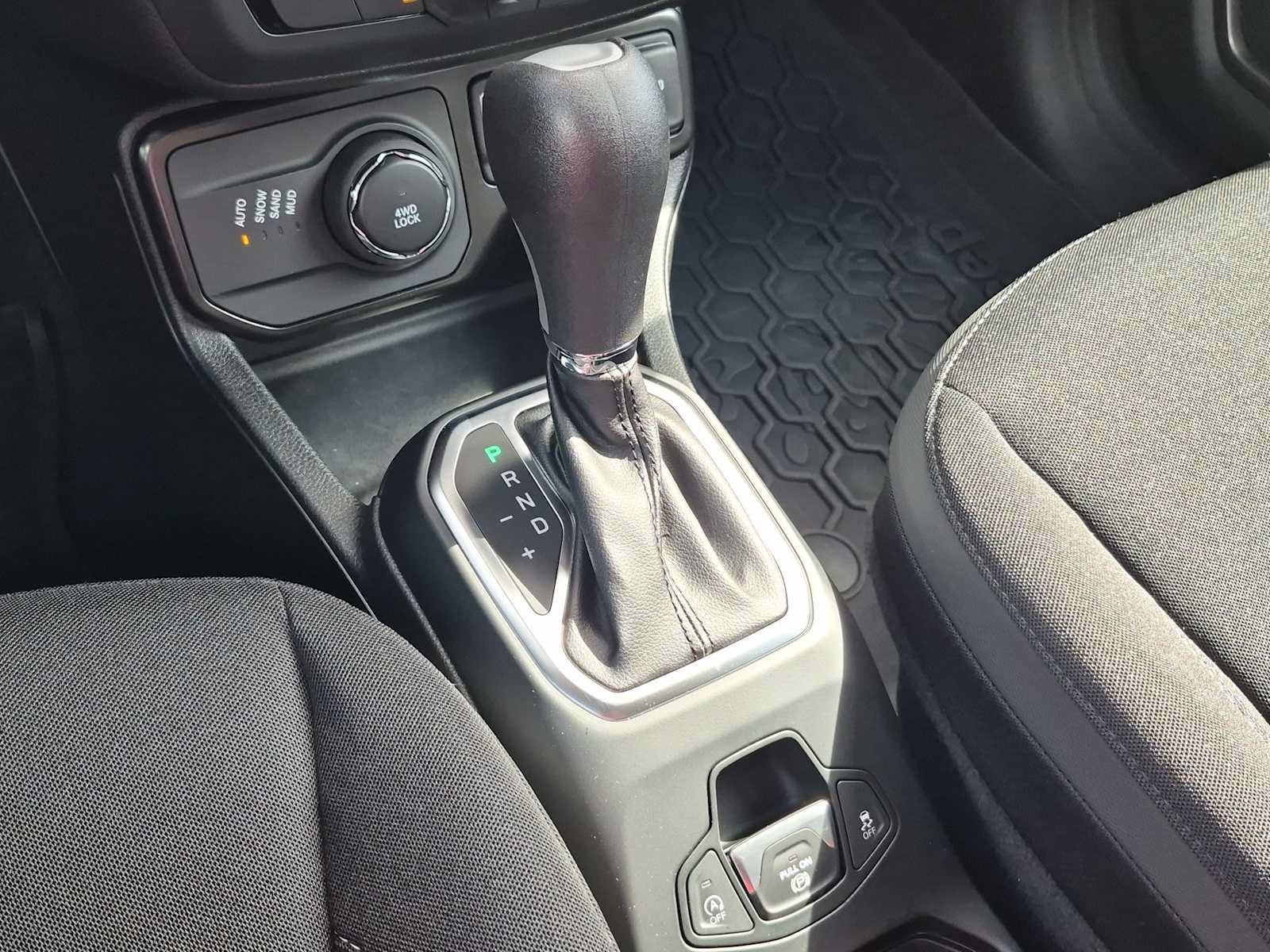 Used 2023 Jeep Renegade Latitude w/ Premium Group AWD/4WD image 32