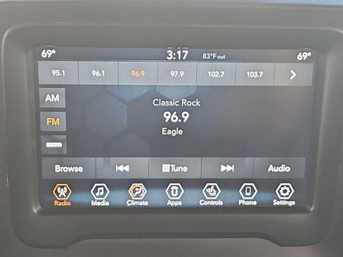 Used 2018 Jeep Renegade Latitude w/ Cold Weather Group image 12